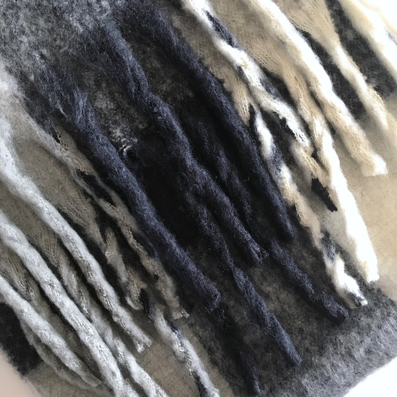 Fry & Co. Soft Navy Grey Cream Fringe Oblong Scarf - Picture 3 of 12